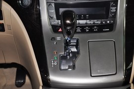 2012款丰田埃尔法3.5L豪华版