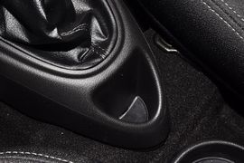 2013款江淮悦悦1.0L手动豪华型