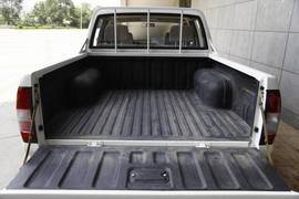 2013款郑州日产锐骐2.2T四驱试驾实拍