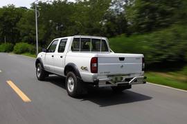 2013款郑州日产锐骐2.2T四驱试驾实拍