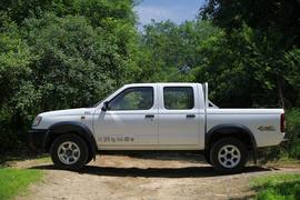 2013款郑州日产锐骐2.2T四驱试驾实拍