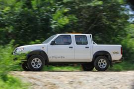 2013款郑州日产锐骐2.2T四驱试驾实拍