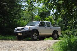 2013款郑州日产锐骐2.2T四驱试驾实拍