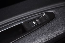 2013款雪铁龙世嘉两厢1.6L手动乐尚型