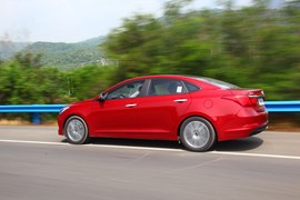 北京现代名图1.8L试驾