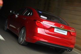 北京现代名图1.8L试驾