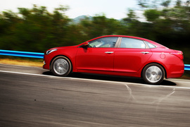 北京现代名图1.8L试驾