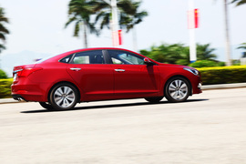 北京现代名图1.8L试驾