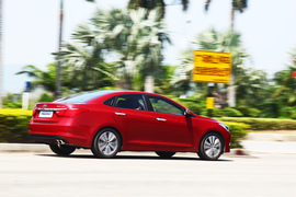 北京现代名图1.8L试驾