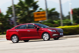 北京现代名图1.8L试驾