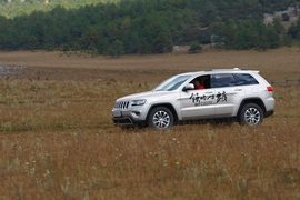 2014款3.0L大切诺基试驾