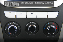 试驾2013款一汽森雅S80