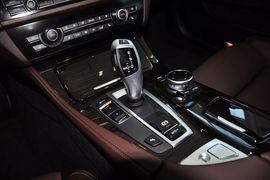 2014款宝马530Li豪华设计套装