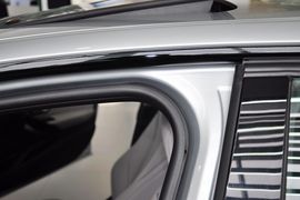 2013款华晨宝马316i运动设计套装