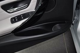 2013款华晨宝马316i运动设计套装