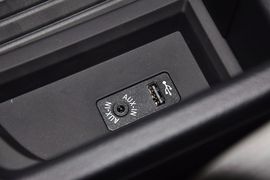 2013款华晨宝马316i运动设计套装