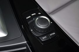 2013款华晨宝马316i运动设计套装