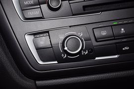 2013款华晨宝马316i运动设计套装