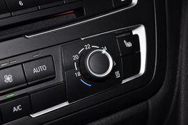 2013款华晨宝马316i运动设计套装