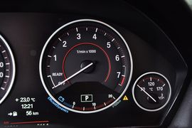 2013款华晨宝马316i运动设计套装