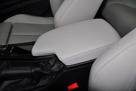 2013款华晨宝马316i运动设计套装