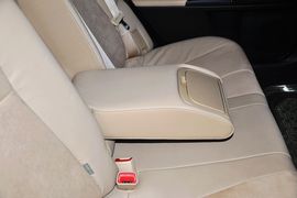 2013款丰田锐志2.5V尚锐版