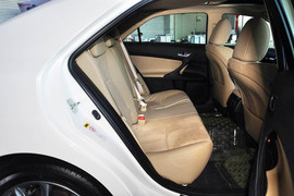 2013款丰田锐志2.5V尚锐版