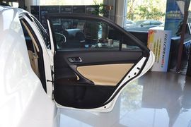 2013款丰田锐志2.5V尚锐版