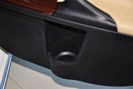 2013款丰田锐志2.5V尚锐版