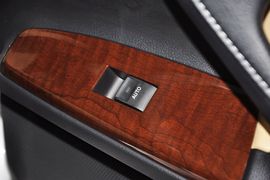 2013款丰田锐志2.5V尚锐版