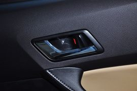 2013款丰田锐志2.5V尚锐版