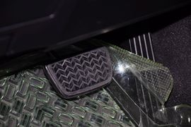 2013款丰田锐志2.5V尚锐版