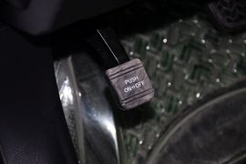 2013款丰田锐志2.5V尚锐版