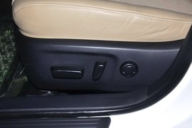 2013款丰田锐志2.5V尚锐版