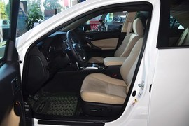 2013款丰田锐志2.5V尚锐版