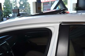 2013款丰田锐志2.5V尚锐版