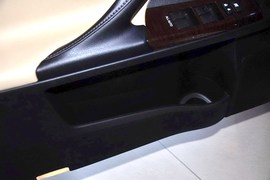 2013款丰田锐志2.5V尚锐版