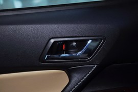 2013款丰田锐志2.5V尚锐版