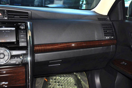 2013款丰田锐志2.5V尚锐版