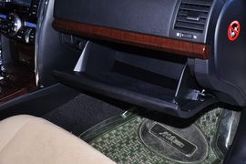 2013款丰田锐志2.5V尚锐版