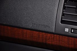 2013款丰田锐志2.5V尚锐版