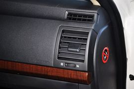 2013款丰田锐志2.5V尚锐版