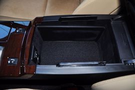 2013款丰田锐志2.5V尚锐版