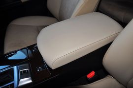 2013款丰田锐志2.5V尚锐版