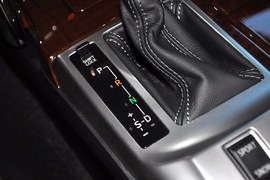 2013款丰田锐志2.5V尚锐版