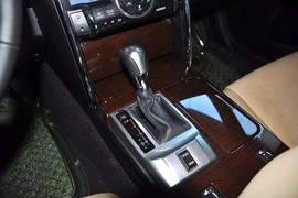 2013款丰田锐志2.5V尚锐版