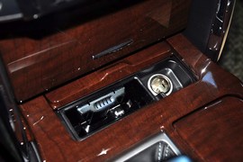 2013款丰田锐志2.5V尚锐版