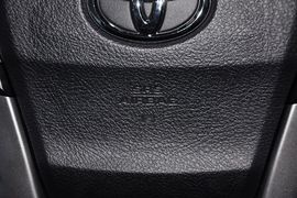 2013款丰田锐志2.5V尚锐版