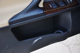 2013款丰田锐志3.0V尊锐导航版