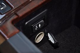 2013款丰田锐志3.0V尊锐导航版